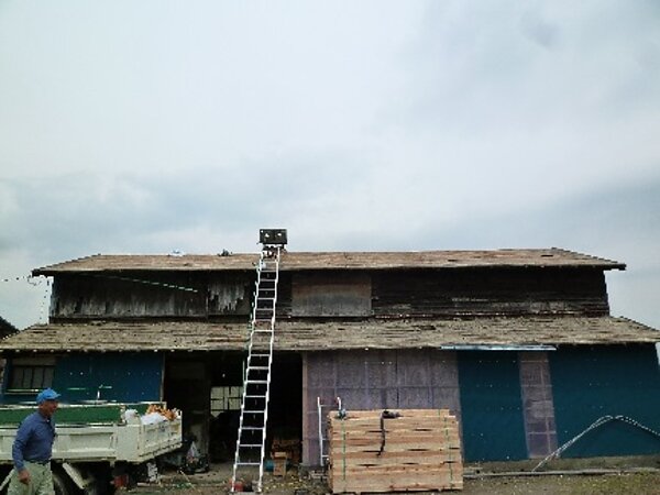 みやま市高田町にて　農業倉庫の家起こしと　葺き替え　　太洋瓦総工の画像