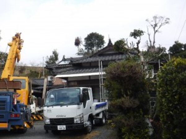 玉名市青野にてセメント瓦から陶器瓦へ、屋根リフォームを行います。の画像