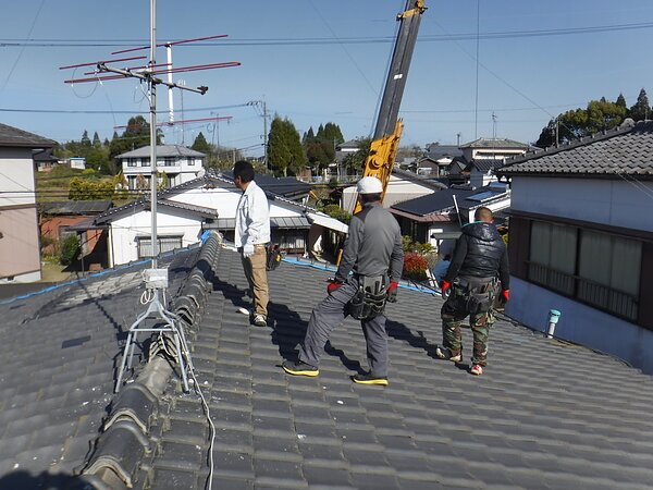 荒尾市平山において屋根瓦の葺き替えを行います。　　太洋瓦総工の画像
