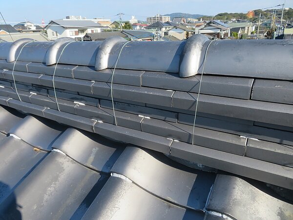 大牟田市白金町において、瓦止め。の画像